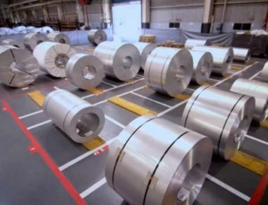 Πώς ένα… ρολό αλουμινίου μεταμορφώνεται σε ένα υπερσύγχρονο Tesla! (βίντεο)